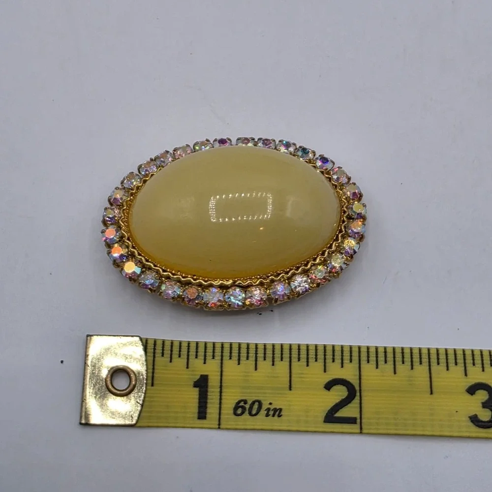 Vintage Oval Yellow Cabochon Brooch Aurora Borealis Rhinestones‎ Pin Glamorous